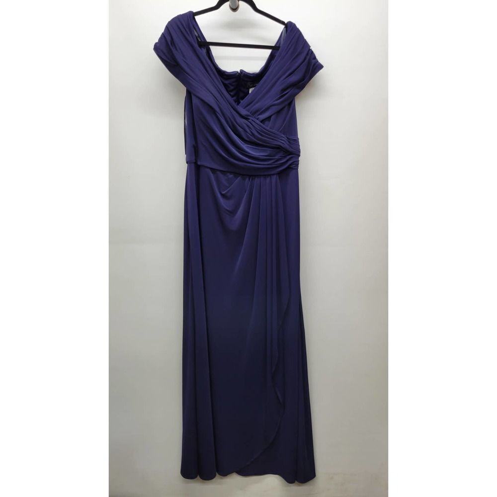 LA FEMME Ruched Jersey Column Gown